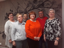 Hallitus 2020-2023, puh.johtaja Maaret Lemmetti. 
Oikealta Anneli Vasiljev, Keijo Laine, Maaret, Timo Kujala, Raija Ruotsalainen, Liisa Ojala.                   
 14.12.2019